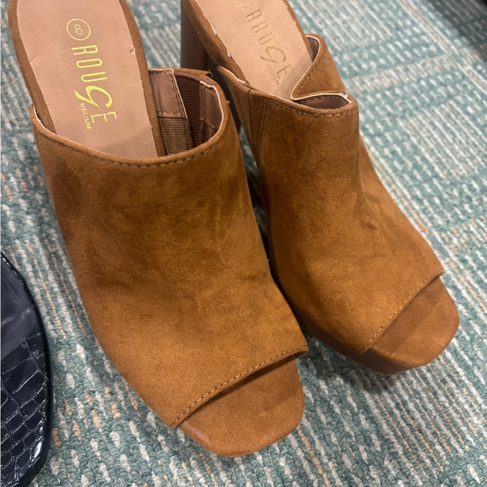 Rouge Helium Brown Suede Mules